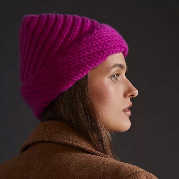 NWOT Anthropologie 100% Cashmere Beanie Hat Z531 - Picture 2 of 2